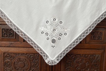 Kosička s krajkou 3500,-Kč  133cm